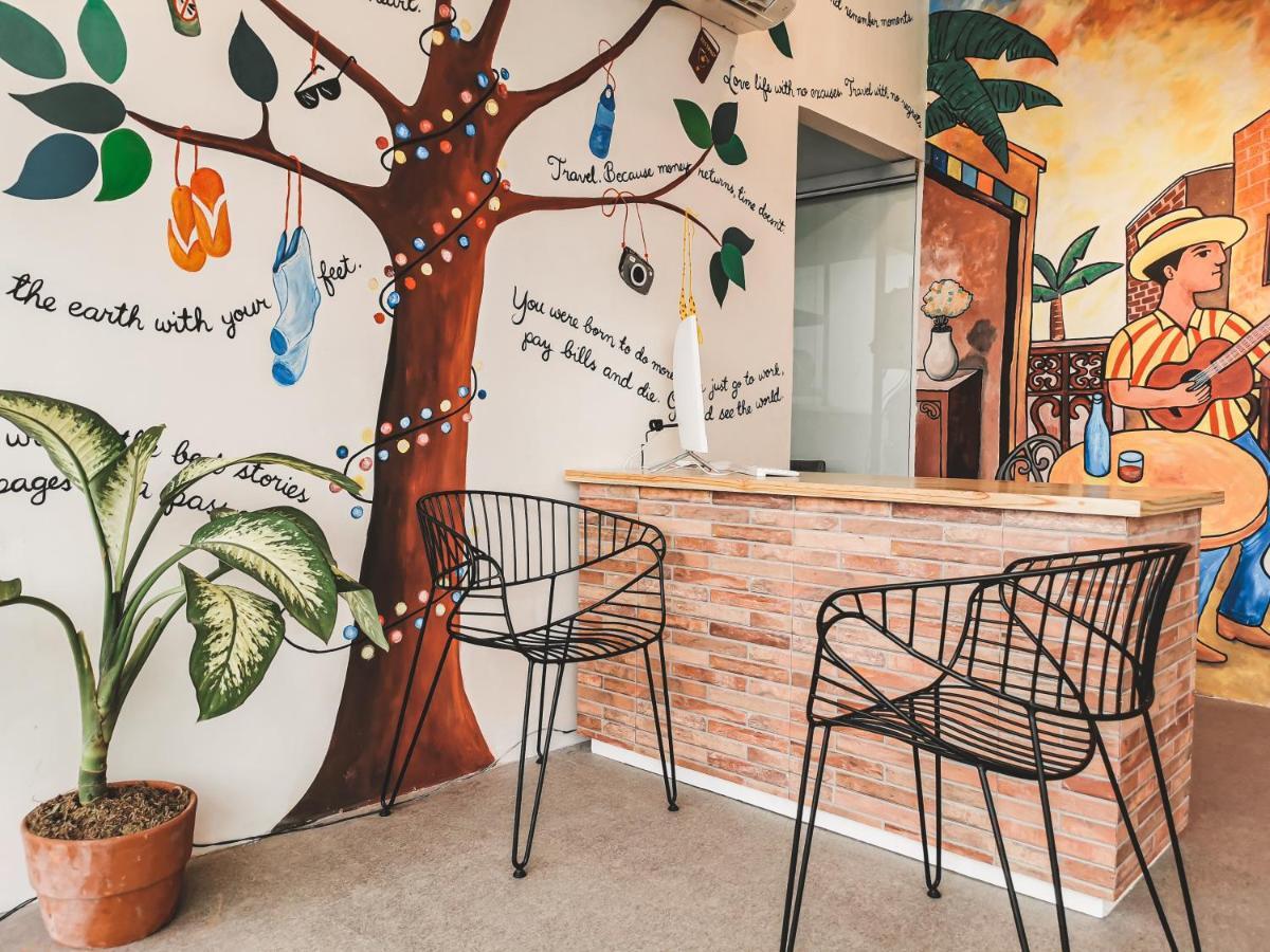 Murals Sleepbox (Adults Only) 宿务 外观 照片